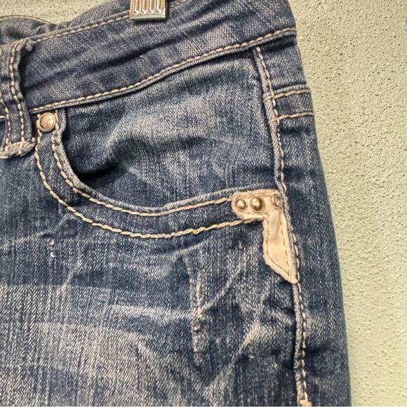 ⭐️ 3/$21 ⭐️ Love Nation Blue Ankle Cropped Jeans with Vintage Wash - Picture 2 of 12